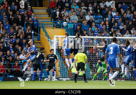 Ivanovic löscht einen Angriff auf Chelsea FC'c erste Pre Saison freundliche Fußballspiel in Portsmouth Stockfoto