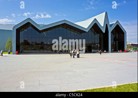 Neu erbaute Riverside Museum auf dem Fluss Clyde in Glasgow mit Exponaten Schottlands Geschichte von Transport & Reisen Stockfoto