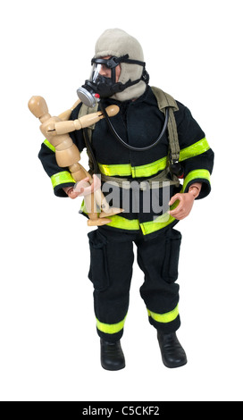 Feuerwehrmann in Schutzkleidung für die Brandbekämpfung und Rettung von Menschenleben, die mit einem kleinen Kind - Pfad enthalten Stockfoto