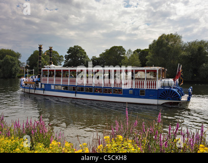 Die neue Südstaatenschönheit Themse Fähre in Hampton Court. Stockfoto