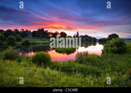 Seenlandschaft. Sunrise. Stockfoto