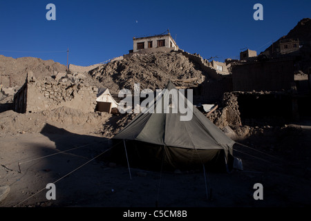 Flood Relief Camp in Maney-Tselding, das eines der am schlimmsten betroffenen Gebiete des Leh in den Fluten der August 2010 war. Stockfoto