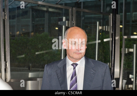 Sir Paul Stephenson Kommissar der Metropolitan Police außerhalb New Scotland Yard Rücktritt Stockfoto