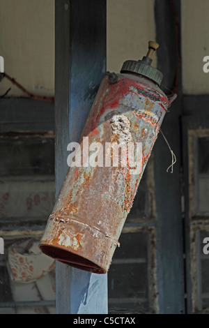Nahaufnahme von einem alten Feuerlöscher Stockfoto