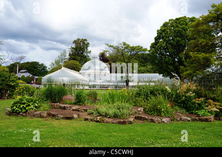 Botanic Gardens Glasgow zeigt Kibble Palace viktorianischen Gusseisen Gewächshaus. Great Western Road, Glasgow, Schottland, UK Stockfoto