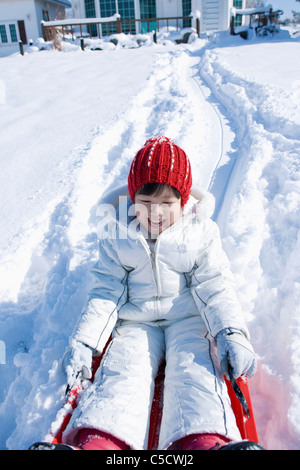 Mädchen Sleding nach unten Stockfoto