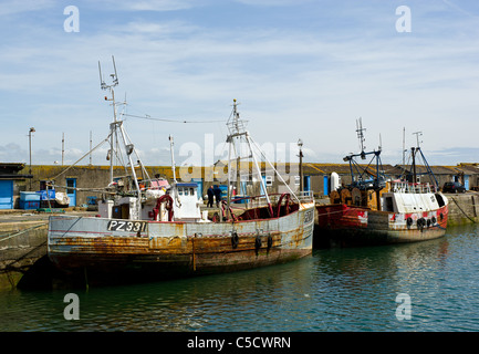 Angelboote/Fischerboote im Hafen von Newlyn gefesselt. Stockfoto