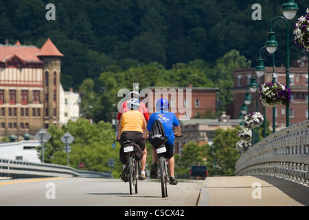 Radfahren in Little Falls, den Erie Canal Bike Radtour, Mohawk Valley, New York State, USA Stockfoto