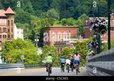 Radfahren in Little Falls, den Erie Canal Bike Radtour, Mohawk Valley, New York State, USA Stockfoto