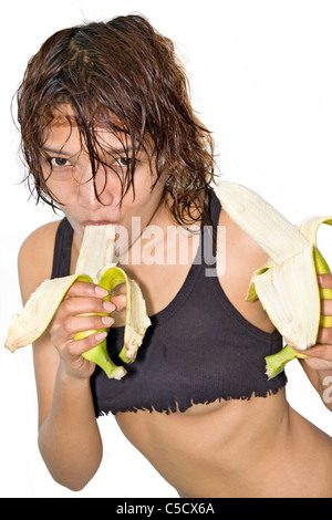 Glückliches Mädchen hält eine Banane Stockfoto