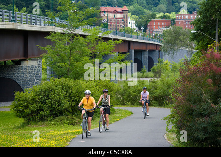 Radfahren in Little Falls, den Erie Canal Bike Radtour, Mohawk Valley, New York State, USA Stockfoto