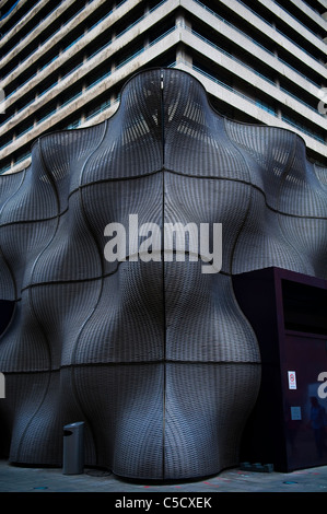 "Blaumann" Verkleidung für Guy's Hospital in London entworfen von Heatherwick Studio Stockfoto