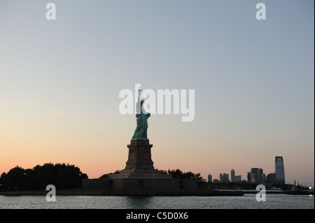 Die Freiheitsstatue im Hafen von New York. 30. Juni 2011 Stockfoto