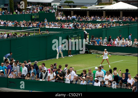 Ansicht des Spiels auf Platz 9 bei den 2011 Wimbledon Tennis Championships Stockfoto