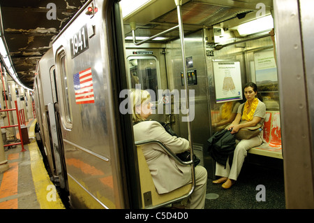 U-Bahn, Shuttle-Zug ´S´, Express u-Bahn Anschluss 42nd Street New York Hauptbahnhof und Times Square Street Stockfoto