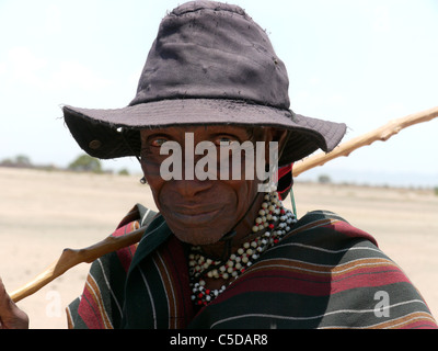 Tansania Watatulu Stammesangehörigen der Miyuguyu, Shinyanga Bezirk. Alter Mann. Foto von Sean Sprague Stockfoto