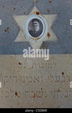 Grabstein in Trumpeldor Friedhof, wo viele der zionistischen Staats & bekannte israelische Künstler sind, begraben Tel Aviv Israel Stockfoto