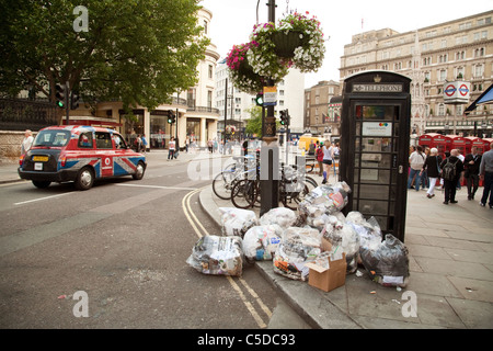 Berge von Müll, Duncannon Street, Trafalgar Square in London UK Stockfoto