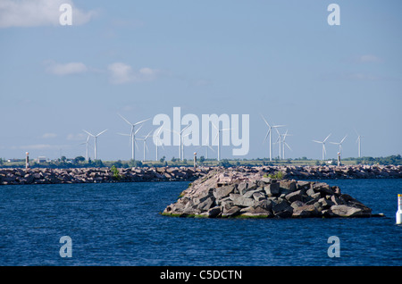 Kanada, Ontario, Kingston. Windkraftanlagen auf Wolf Insel liegt am Lake Ontario. Stockfoto