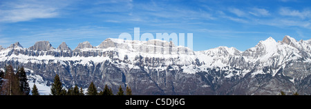 Winter in den Schweizer Alpen (Bergkette Churfirsten, St. Gallen, Schweiz) Stockfoto