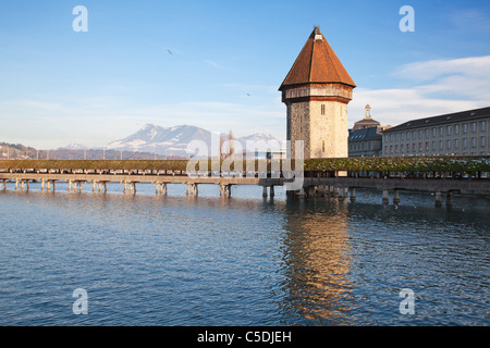 Berühmte hölzerne Kapellbrücke in Lucerne(Luzern), Schweiz Stockfoto