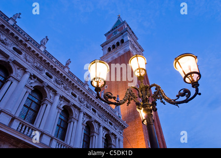 Morgendämmerung am am Markusplatz in Venedig. Stockfoto