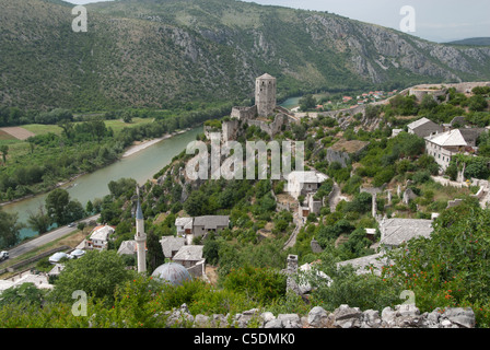 Neretva Fluss und Stadt Pcitelji, Bosnien und Herzegowina Stockfoto