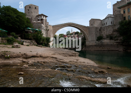 Mostar, Brücke über den Fluss Neretva, Bosnien und Herzegowina Stockfoto