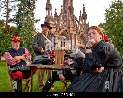 Bürgerkrieg Reenactors in historischen Uniformen treffen sich am Green-Wood Cemetery in Brooklyn, New York, zum Volkstrauertag Gedenken an. Stockfoto