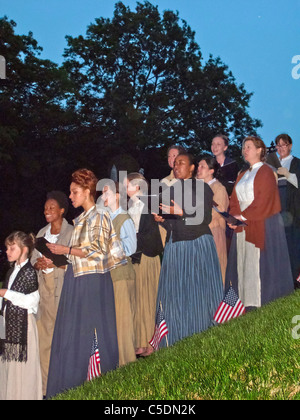 Ein Chor singt Bürgerkrieg Lieder zum Gedenken an Memorial Day in Green-Wood Cemetery in Brooklyn, New York. Stockfoto