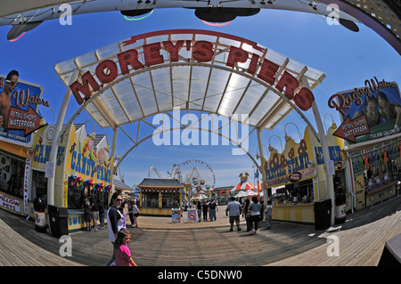 Eingang zum Morey Piers auf der Promenade in Wildwood, New Jersey (fisheye-Objektiv) Stockfoto