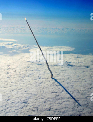 Space Shuttle Endeavour STS-134 startet in den orbit Stockfoto