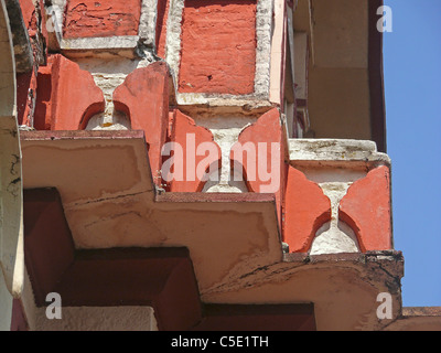 Äußeren Teil des Eingang gegenüber Herrn Mahadeva Tempel, Parvati, Pune, Maharashtra, Indien Stockfoto