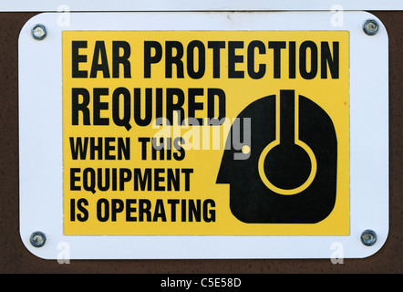Gehörschutz erforderlich Schild an einer Tür Stockfoto