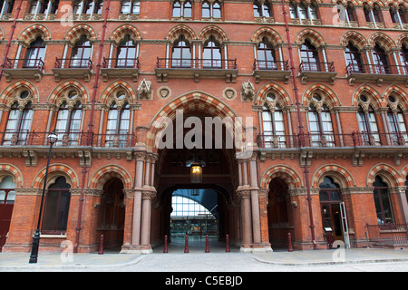 England, London, St Pancras Bahnhof Bahnhof Eingang Euston Road. Stockfoto