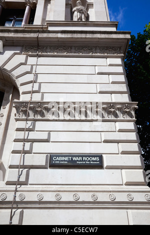 England, London, Westminster, Whitehall, melden sich für das Imperial War Museum und den Cabinet War Rooms. Stockfoto