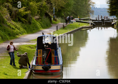 Festgemachten Lastkahn auf dem Kennet und Avon Kanal Wiltshire England UK Stockfoto