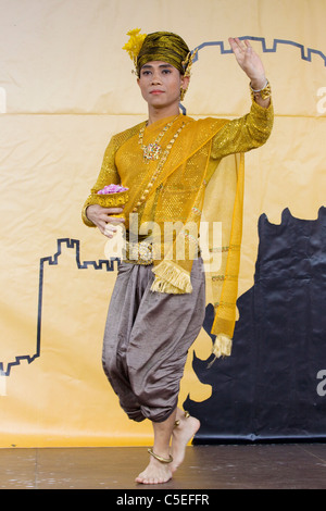 Thai Dancer beim Thai Festival In Warwick England Stockfoto