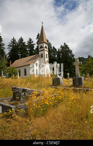 St. Anna Kirche und der indischen (erste Nation) Friedhof oder Friedhof in der Nähe von Cowichan Bay, Vancouver Island, Britisch-Kolumbien Stockfoto