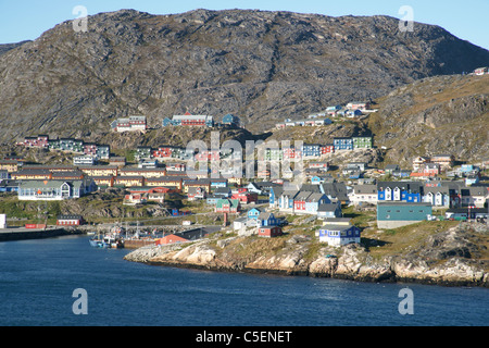 Blick vom Kreuzfahrt Schiff, Qaqortoq, Grönland (dänischer Name: Julianehab), größte Stadt in Süd-Grönland Stockfoto