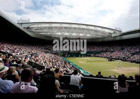 Gesamtansicht der Centre Court während der Männer Singles Finale bei den 2011 Wimbledon Tennis Championships Stockfoto