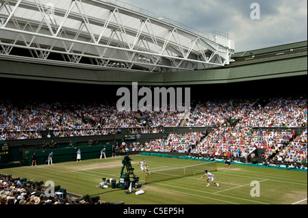 Gesamtansicht der Centre Court während der Männer Singles Finale bei den 2011 Wimbledon Tennis Championships Stockfoto