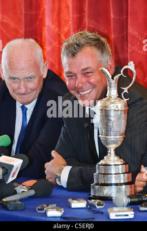 Darren Clarke kehrt zum Royal Portrush Golf Club nach dem Gewinn der British Open Championship 2011 Stockfoto