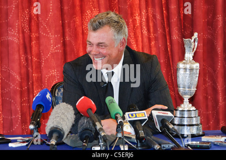 Darren Clarke kehrt zum Royal Portrush Golf Club nach dem Gewinn der British Open Championship 2011 Stockfoto