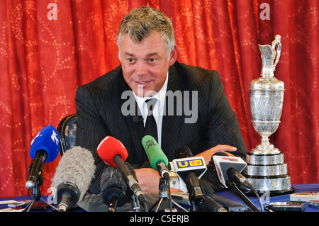 Darren Clarke kehrt zum Royal Portrush Golf Club nach dem Gewinn der British Open Championship 2011 Stockfoto