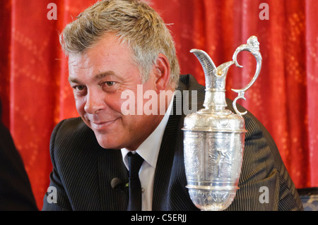 Darren Clarke kehrt zum Royal Portrush Golf Club nach dem Gewinn der British Open Championship 2011 Stockfoto