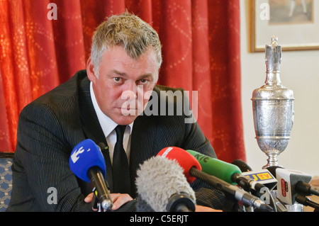 Darren Clarke kehrt zum Royal Portrush Golf Club nach dem Gewinn der British Open Championship 2011 Stockfoto