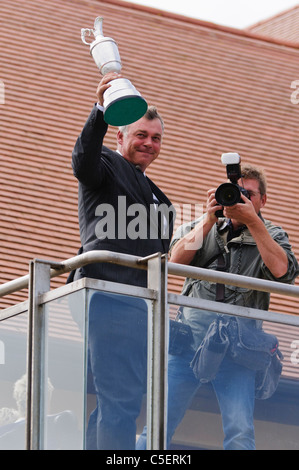 Darren Clarke kehrt zum Royal Portrush Golf Club nach dem Gewinn der British Open Championship 2011 Stockfoto