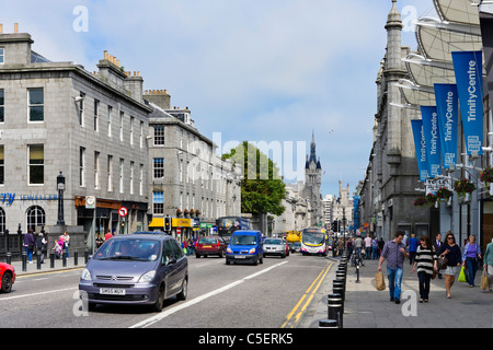 Geschäfte auf der Union Street in Stadtzentrum, Aberdeen, Schottland, Großbritannien Stockfoto