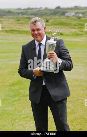 Darren Clarke kehrt zum Royal Portrush Golf Club nach dem Gewinn der British Open Championship 2011 Stockfoto